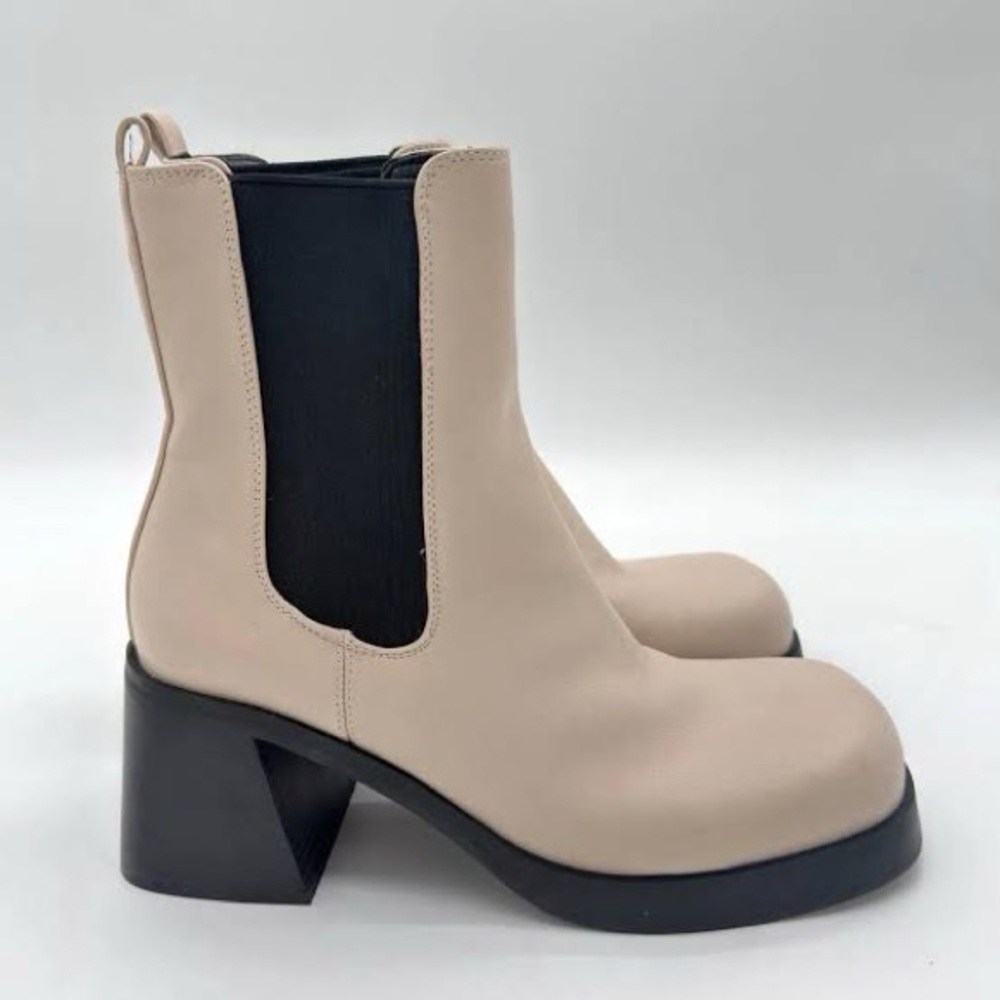 Chunky Chelsea Y2K Platform Mod Boot Bone Cream
(Topshop Women Size 7)